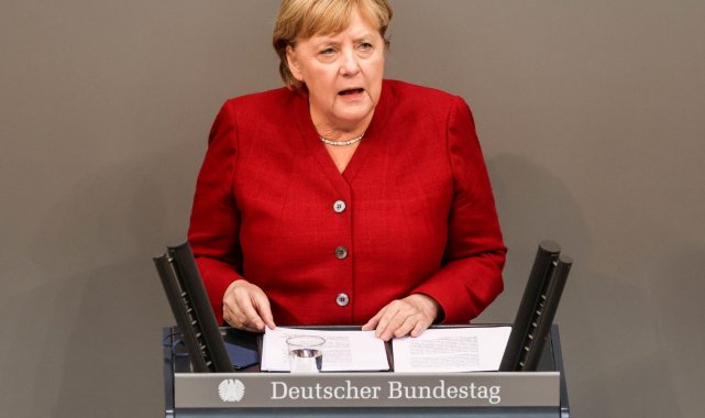 Merkel: &quot;Afganistan&#039;daki kazanımların korunması için Taliban ile görüşmeler devam etmeli&quot;