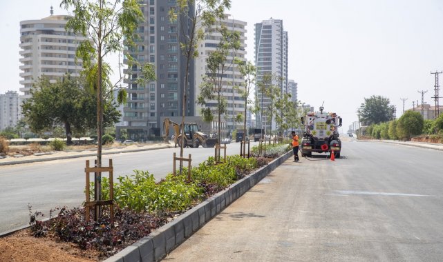 Mersin&#039;de 4. Çevre Yolunda peyzaj çalışmalarına başlandı