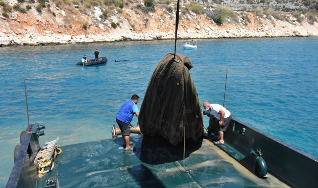 Mersin&#039;de hayalet ağlar temizleniyor