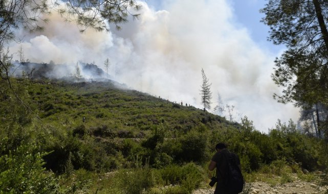 Milletvekili Uğur: &quot;Yangın sönmezse gece görüşlü helikopter kullanılacak&quot;