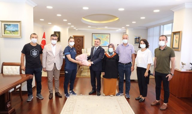 Milli halterci Vali Atay&#039;ı ziyaret etti