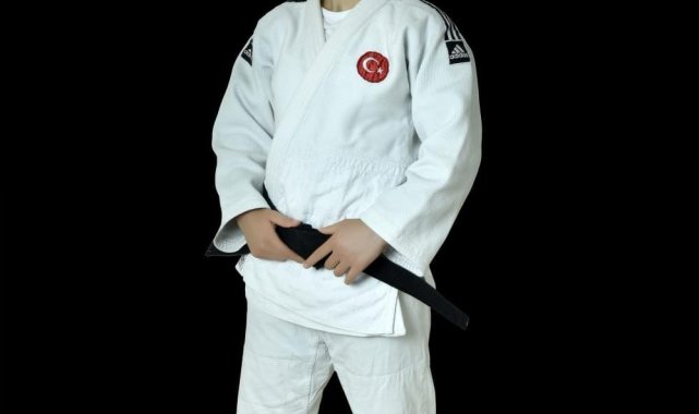 Milli sporcu Çelik&#039;ten bronz madalya