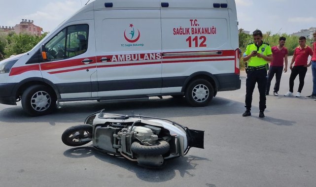 Motosikletle otomobil çarpıştı: 1 yaralı