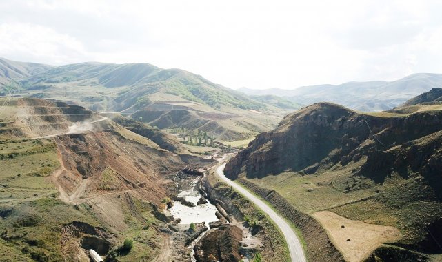 Narman Şehitler Barajı&#039;nda çalışmalar aralıksız devam ediyor