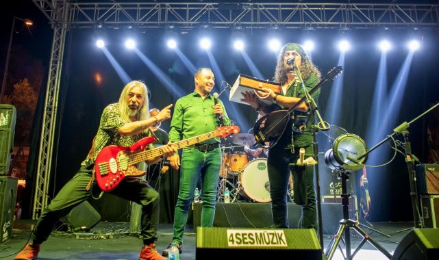 Necati ve Saykolar Kuşadası&#039;nı coşturdu