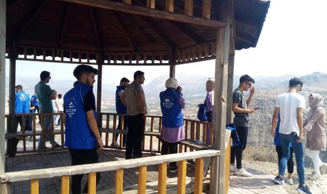 Nemrut Dağı Milli Parkı&#039;nda gençler temizlik yaptı