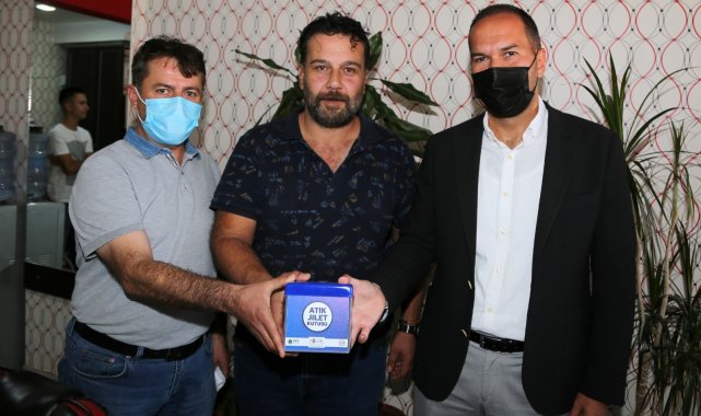 Niğde Belediyesi Berber ve Kuaförlere Atık Jilet Kutusu dağıttı