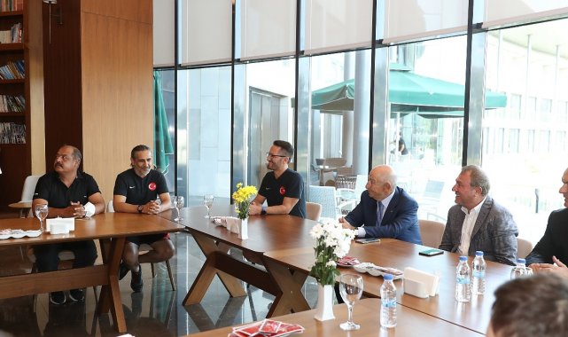 Nihat Özdemir, Down Sendromlular Futsal Milli Takımı ile bir araya geldi