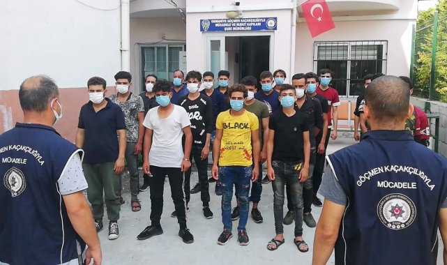Osmaniye'de 14 kişilik minibüsten 20'si kaçak 28 mülteci çıktı