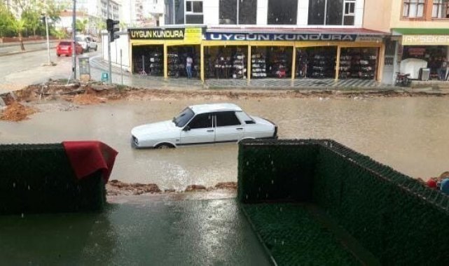Osmaniye&#039;de sağanak yağış hayatı olumsuz etkiledi