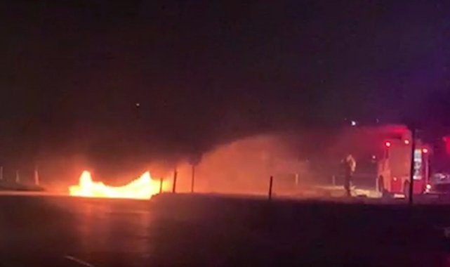 Otomobil alev topuna döndü