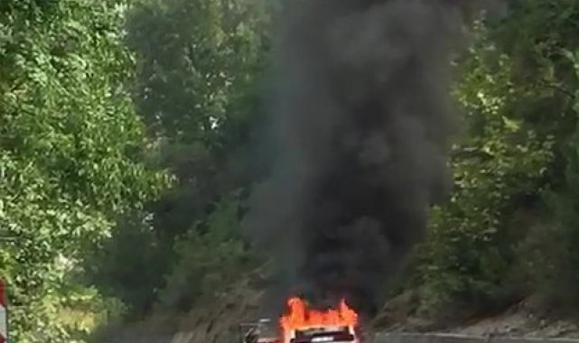 Otomobil alevlere teslim oldu