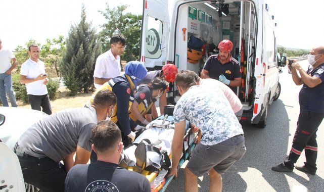 Otomobil yolcu otobüsüne çarptı: 1 yaralı