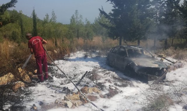 Otomobili saran alevler ormana sıçramadan söndürüldü