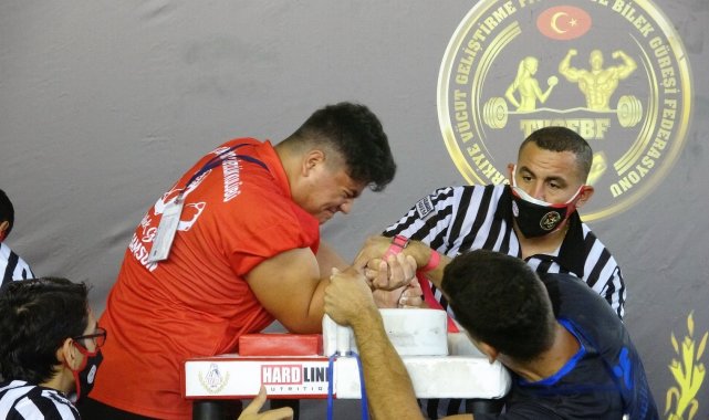 Pandemi döneminde ilk kez düzenlenen bilek güreşi şampiyonasına yoğun katılım