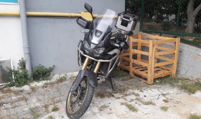 Park halindeki motosiklet saniyeler içinde böyle çalındı