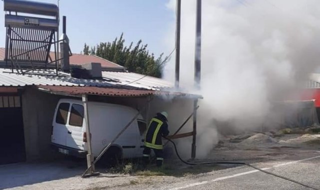 Park halindeki otomobil yandı