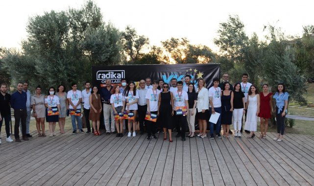 Radikal Eğitim Kurumlarından YKS&#039;de dereceye giren öğrencilerine ödül