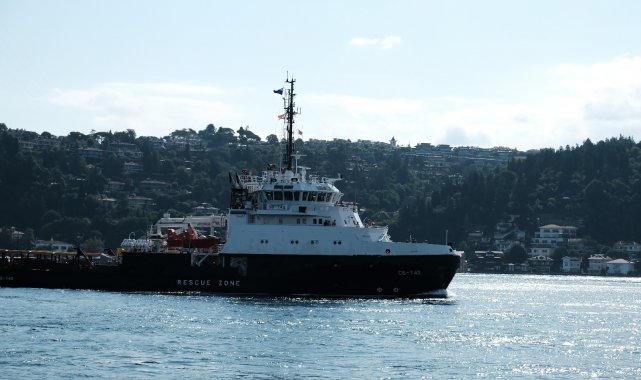 Rus donanmasına ait römorkör İstanbul Boğazı&#039;ndan geçti