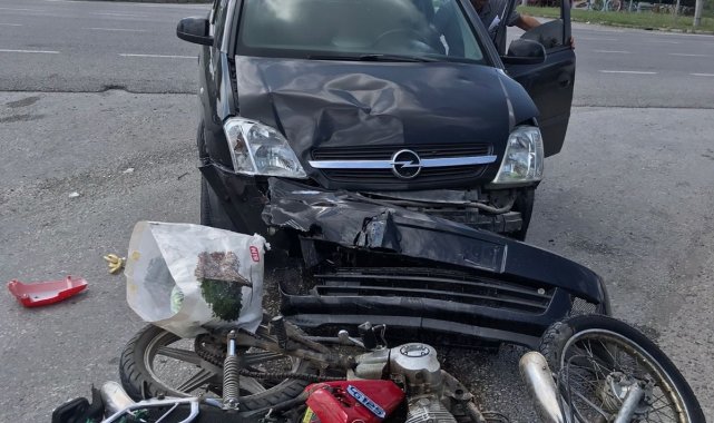 Samsun&#039;da hafif ticari araçla motosiklet çarpıştı: 1 yaralı