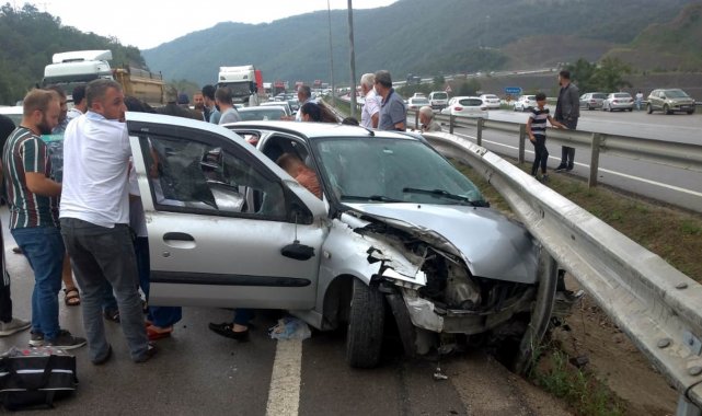 Samsun&#039;da otomobil bariyere çarptı: 1 ölü, 2 yaralı