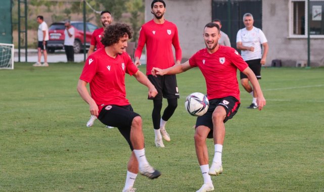 Samsunspor&#039;da 22 futbolcu geldi, 21 oyuncu gitti