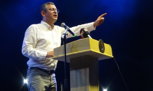 Sanat Festivali&#039;nde CHP&#039;li Özgür Özel&#039;den aşı çağrısı