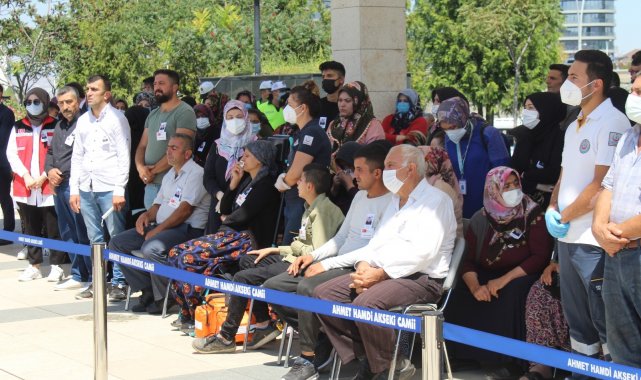 Şehit annesi, oğlunu böyle uğurladı: &quot;Gelinsiz damat gidiyorsun bugün, güle güle git&quot;