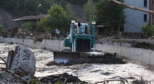 Selin tahrip ettiği Zafer köyünde ekipler seferber oldu