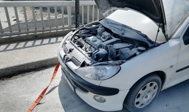 Seyir halindeki araç alev aldı