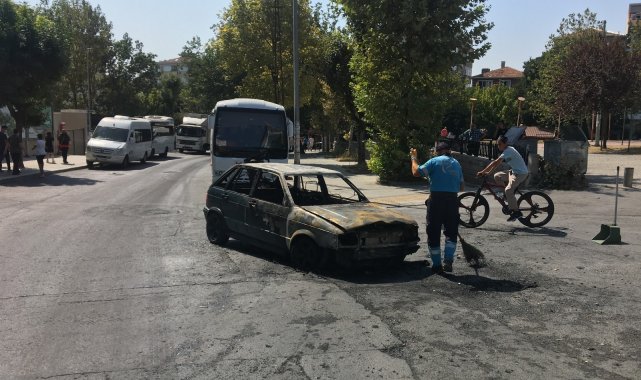 Seyir halindeki araç alev topuna döndü, faciadan dönüldü