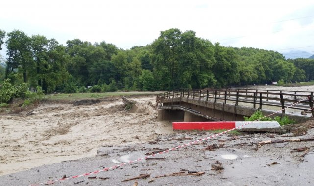 Sinop Türkeli de sele teslim: Beton santrali sele kapıldı