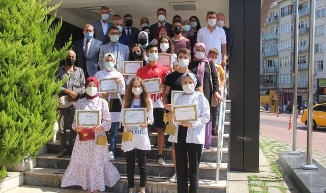 Sinop&#039;ta uluslararası yarışmalarda derece alan öğrenciler ödüllendirildi