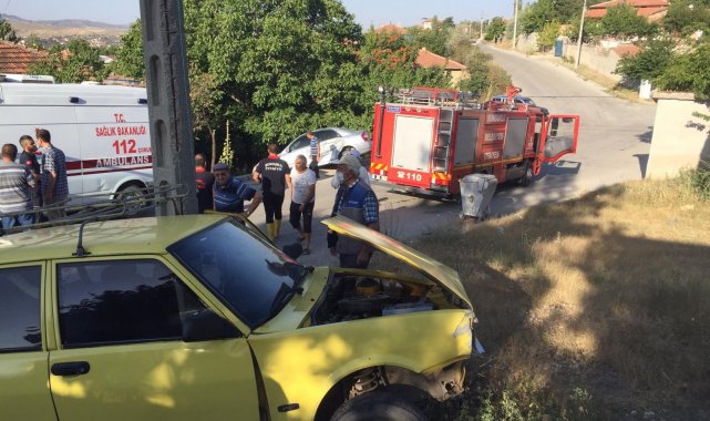 Sungurlu&#039;da iki otomobil çarpıştı: 2 yaralı