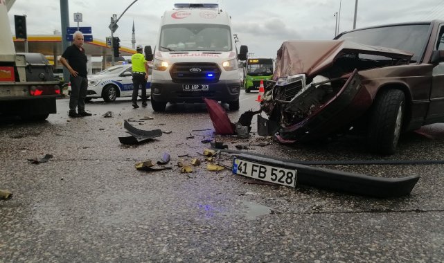 Tankerle çarpışan otomobilden burnu bile kanamadan çıktı