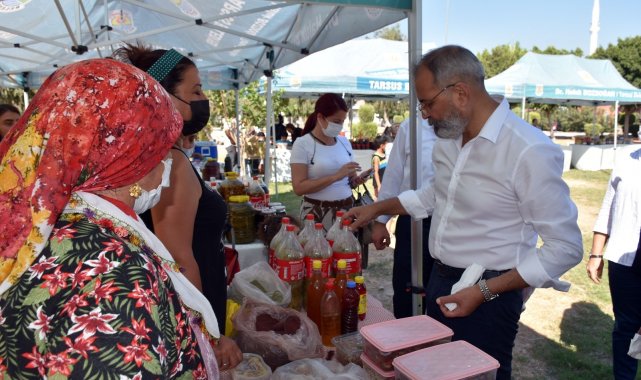 Tarsus&#039;ta üretici kadınlar, ürünlerini açık hava pazarında alıcılarla buluşturdu