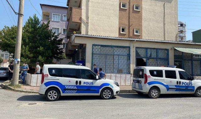 Tartıştığı dükkan sahibini falçatayla yaraladı