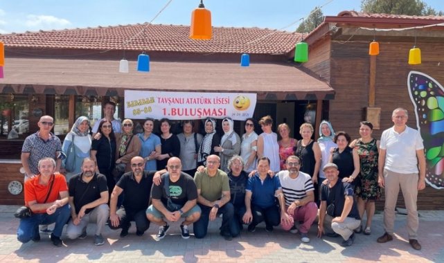 Tavşanlı Atatürk Lisesi mezunları 33 yıl sonra bir araya geldi