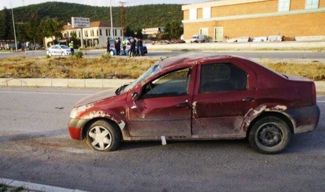 Tavşanlı&#039;da otomobil takla attı: 2 yaralı