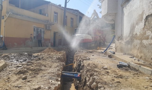 Tire&#039;de vatandaşlar sık sık su boruların patlamasına ve suların kesilmesine tepkili