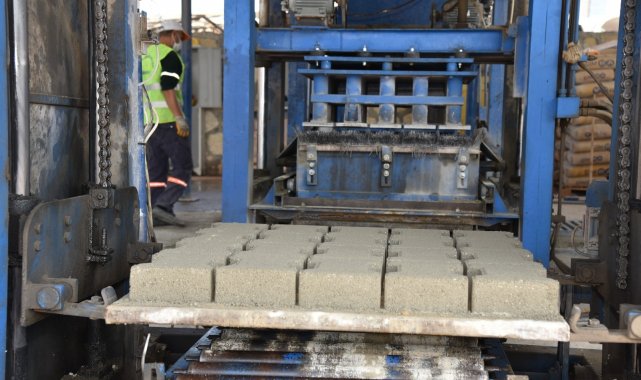 Toroslar Belediyesi kilit parke taşını kendi üretiyor