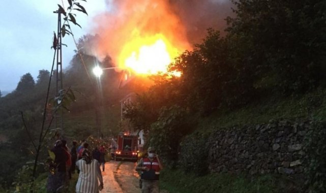 Trabzon&#039;un Çaykara ilçesindeki yangın paniğe neden oldu