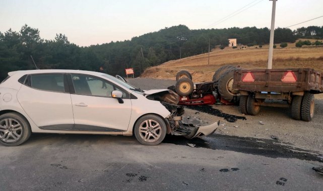 Traktör ile otomobil çarpıştı: 1 ölü, 2 yaralı