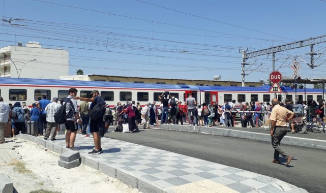 Tren ters makasa girdi, yolcular tahliye edildi