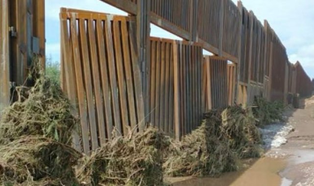 Trump&#039;ın milyarlarca dolarlık Meksika duvarı çöktü