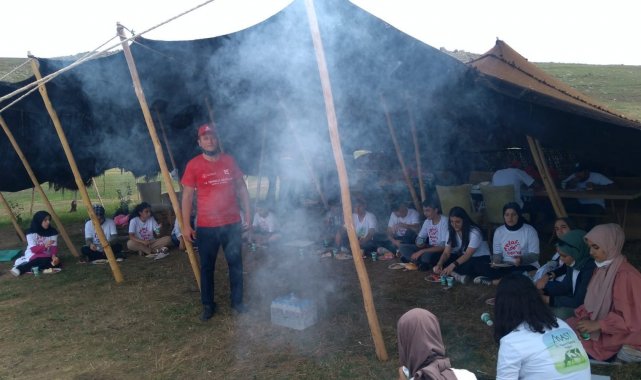 Türkiye'nin cennet merkezi Balık Gölü'nde öğrenciler izci kampı kurdu