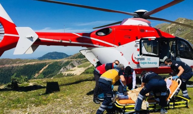 Türkiye&#039;nin en zor coğrafyasında uçuş yaparak hastaların imdadını yetişiyorlar