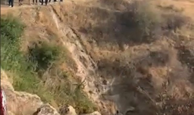 Uçuruma düşen araçtaki 3 kişi burunları bile kanamadan kurtuldu