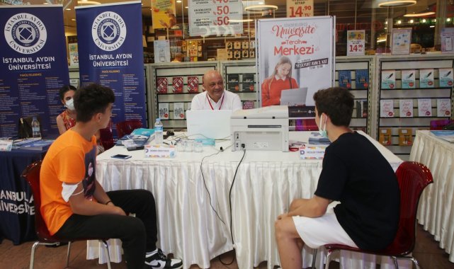 Üniversiteli adaylarına danışmanlık desteği
