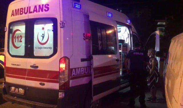 Uyardığı kadın tarafından bıçaklandı